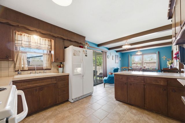 1939 W Dallas St, Wichita, KS 67217