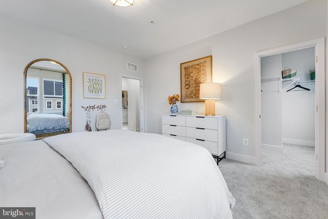 6608 QUEENSBURY ST, Middle River, MD 21220
