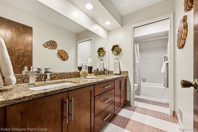 2911 Walmsley Circle Drive, Orion Charter Township, MI 48360