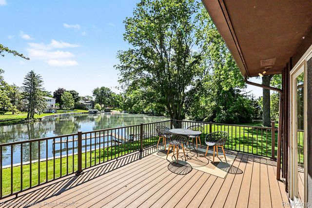 2911 Walmsley Circle Drive, Orion Charter Township, MI 48360