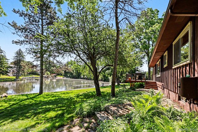 2911 Walmsley Circle Drive, Orion Charter Township, MI 48360