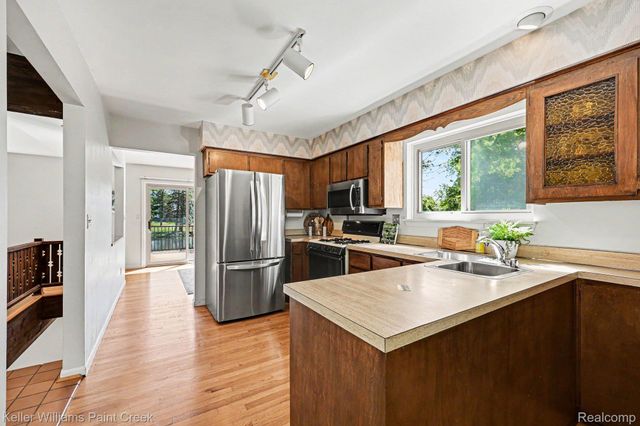 2911 Walmsley Circle Drive, Orion Charter Township, MI 48360