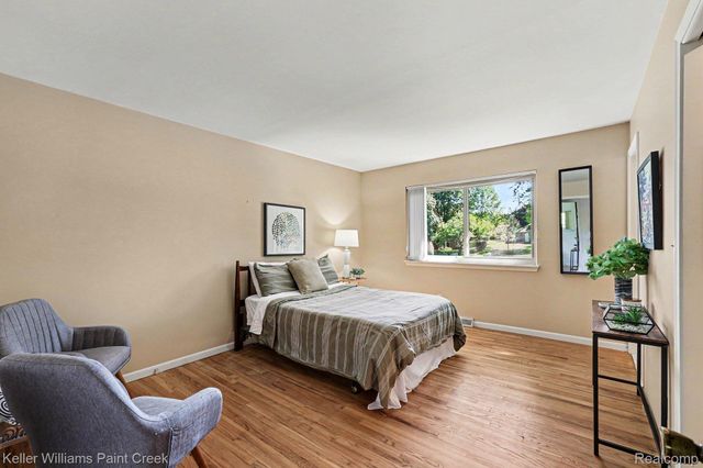 2911 Walmsley Circle Drive, Orion Charter Township, MI 48360