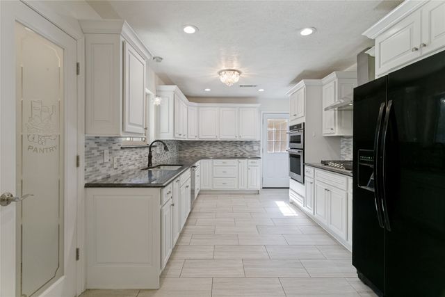 2 Rolling Hills Circle, Denton, TX 76205