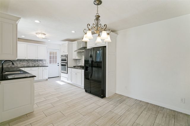 2 Rolling Hills Circle, Denton, TX 76205