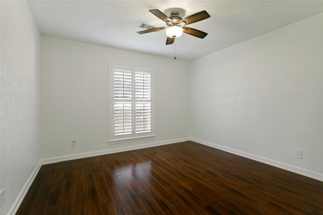 2 Rolling Hills Circle, Denton, TX 76205