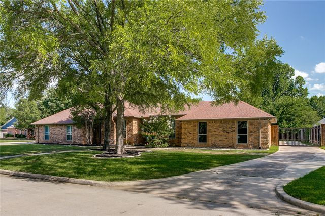 2 Rolling Hills Circle, Denton, TX 76205