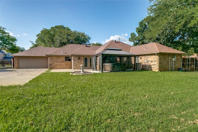 2 Rolling Hills Circle, Denton, TX 76205