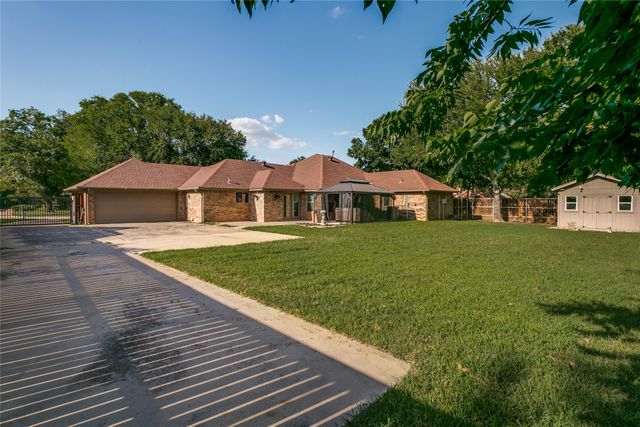 2 Rolling Hills Circle, Denton, TX 76205