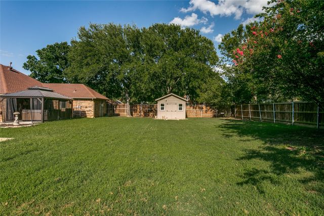 2 Rolling Hills Circle, Denton, TX 76205