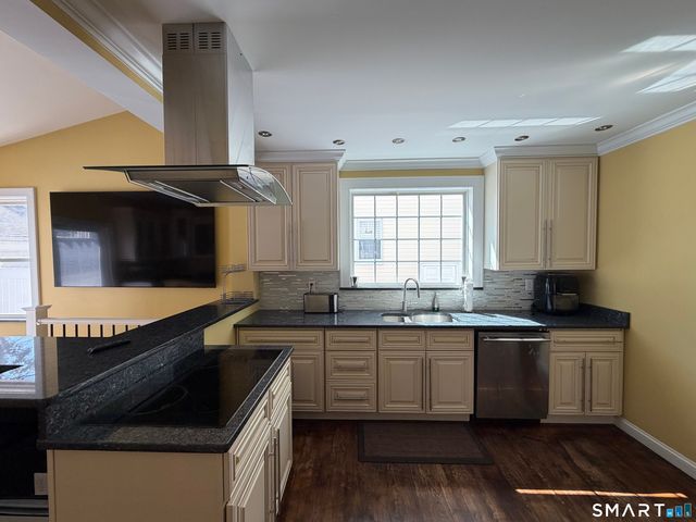 15 Overland Avenue, Bridgeport, CT 06606
