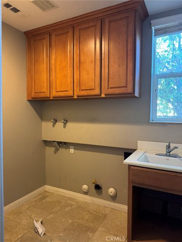 13946 Topeka Ct, Corona, CA 92880