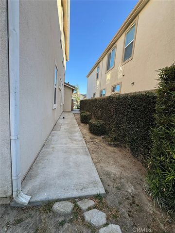 13946 Topeka Ct, Corona, CA 92880