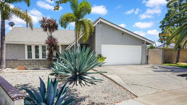 902 W Alpine, Santa Ana, CA 92707