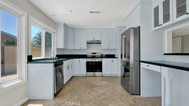 902 W Alpine, Santa Ana, CA 92707