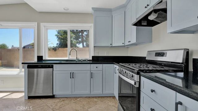 902 W Alpine, Santa Ana, CA 92707