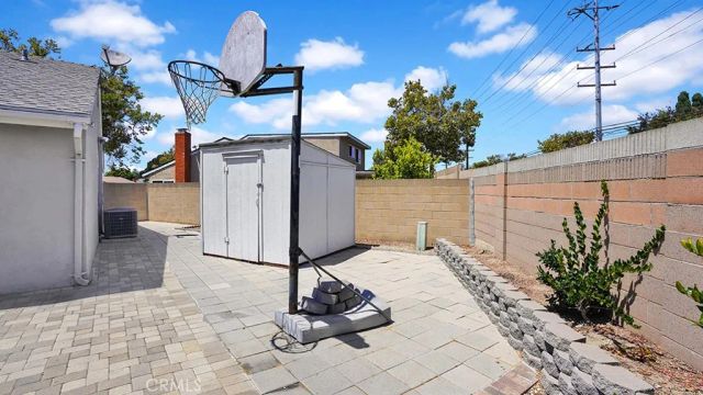902 W Alpine, Santa Ana, CA 92707