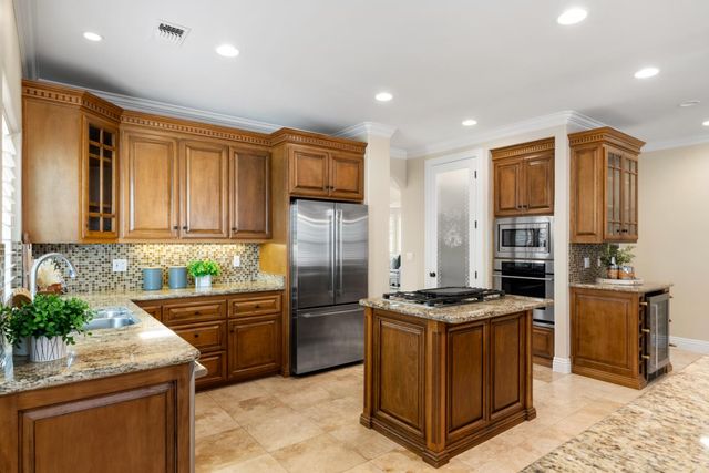 600 Landrise Ct, Folsom, CA 95630