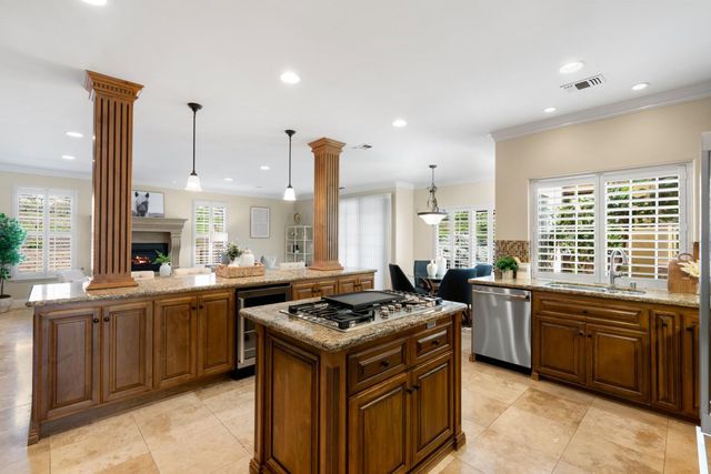 600 Landrise Ct, Folsom, CA 95630