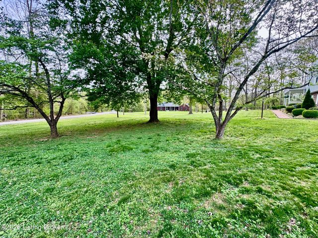 574 Pine Creek Rd, Shepherdsville, KY 40165