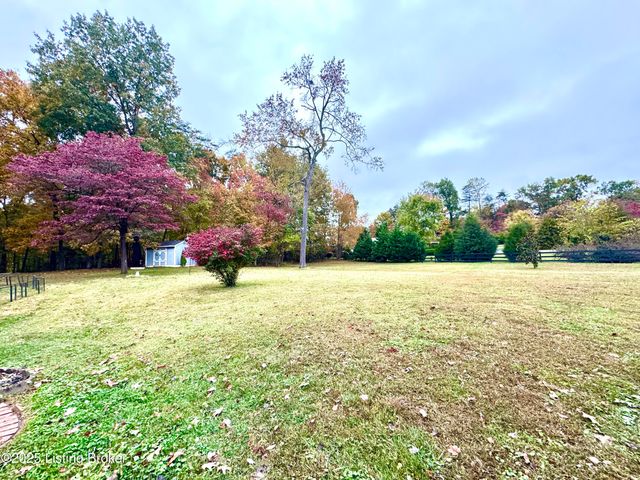 574 Pine Creek Rd, Shepherdsville, KY 40165