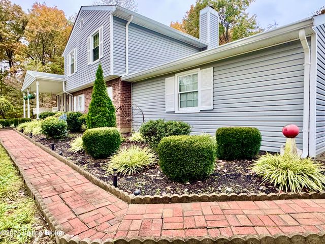 574 Pine Creek Rd, Shepherdsville, KY 40165