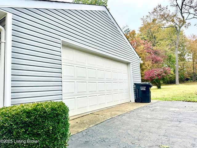 574 Pine Creek Rd, Shepherdsville, KY 40165
