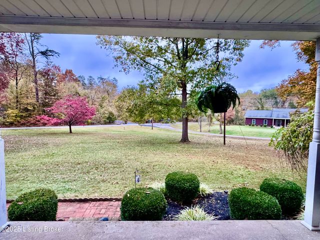 574 Pine Creek Rd, Shepherdsville, KY 40165