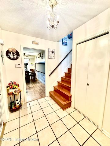 574 Pine Creek Rd, Shepherdsville, KY 40165
