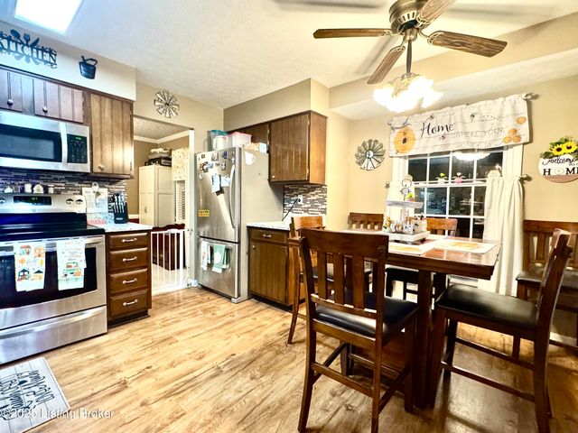 574 Pine Creek Rd, Shepherdsville, KY 40165