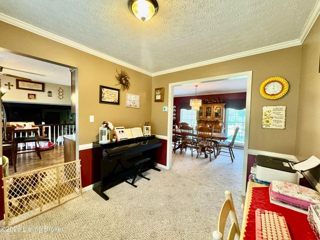 574 Pine Creek Rd, Shepherdsville, KY 40165
