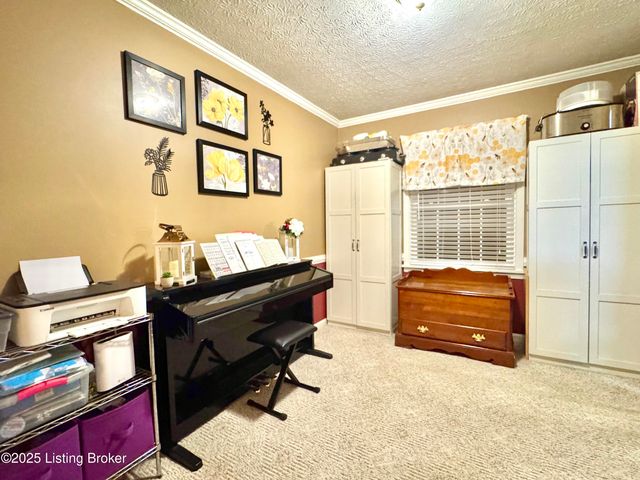 574 Pine Creek Rd, Shepherdsville, KY 40165