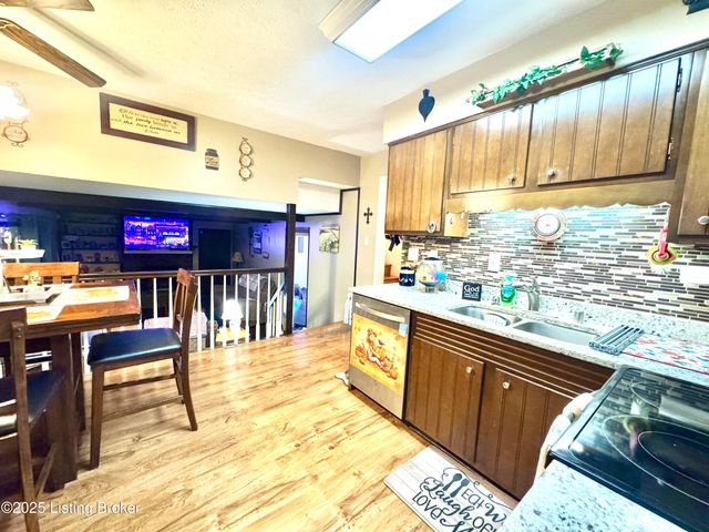 574 Pine Creek Rd, Shepherdsville, KY 40165