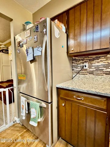 574 Pine Creek Rd, Shepherdsville, KY 40165