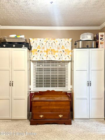 574 Pine Creek Rd, Shepherdsville, KY 40165