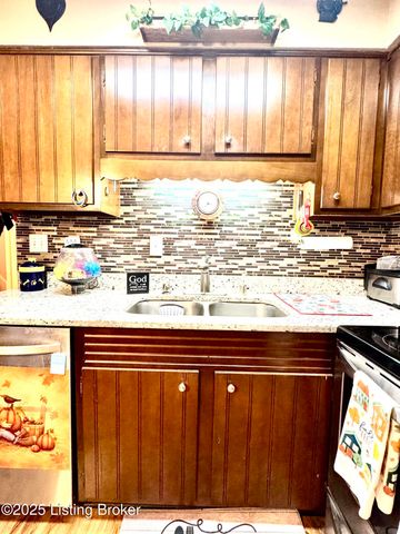 574 Pine Creek Rd, Shepherdsville, KY 40165