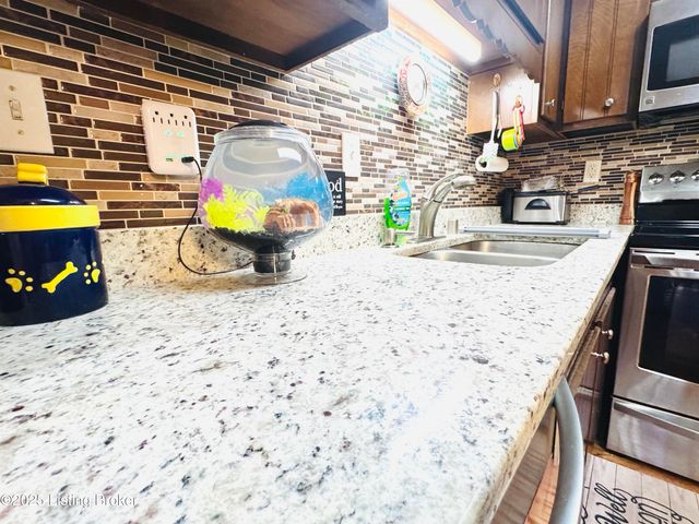 574 Pine Creek Rd, Shepherdsville, KY 40165