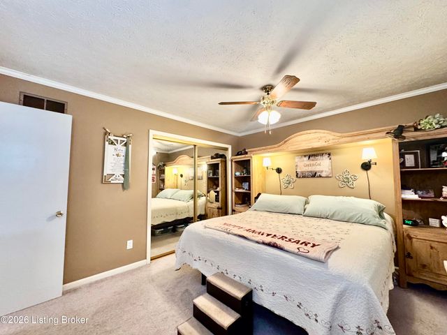 574 Pine Creek Rd, Shepherdsville, KY 40165