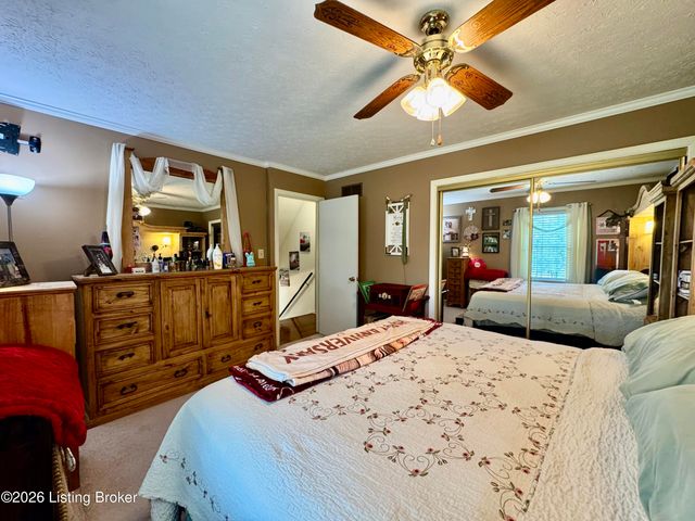 574 Pine Creek Rd, Shepherdsville, KY 40165