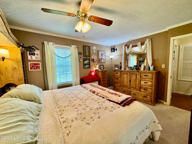 574 Pine Creek Rd, Shepherdsville, KY 40165