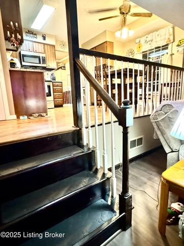 574 Pine Creek Rd, Shepherdsville, KY 40165