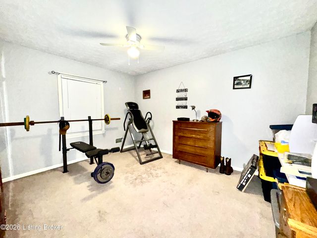 574 Pine Creek Rd, Shepherdsville, KY 40165