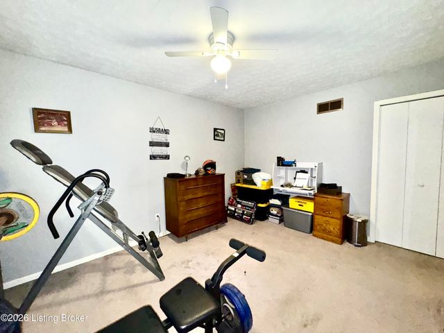 574 Pine Creek Rd, Shepherdsville, KY 40165