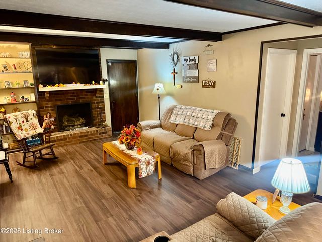 574 Pine Creek Rd, Shepherdsville, KY 40165