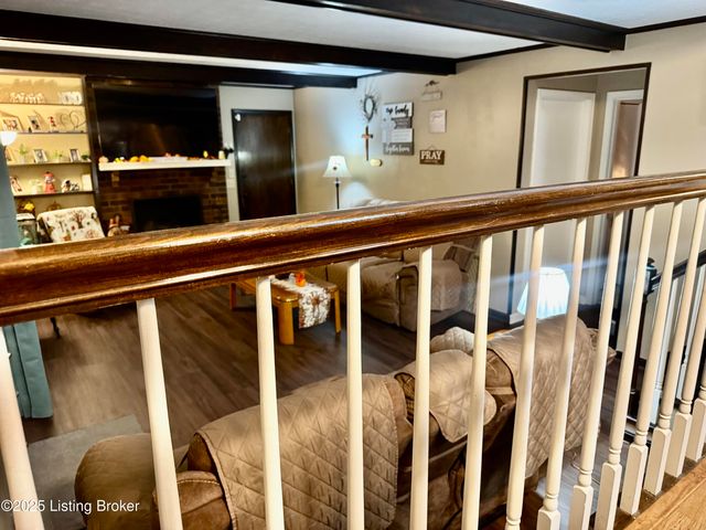 574 Pine Creek Rd, Shepherdsville, KY 40165