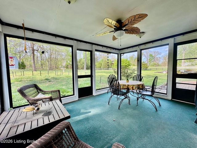 574 Pine Creek Rd, Shepherdsville, KY 40165