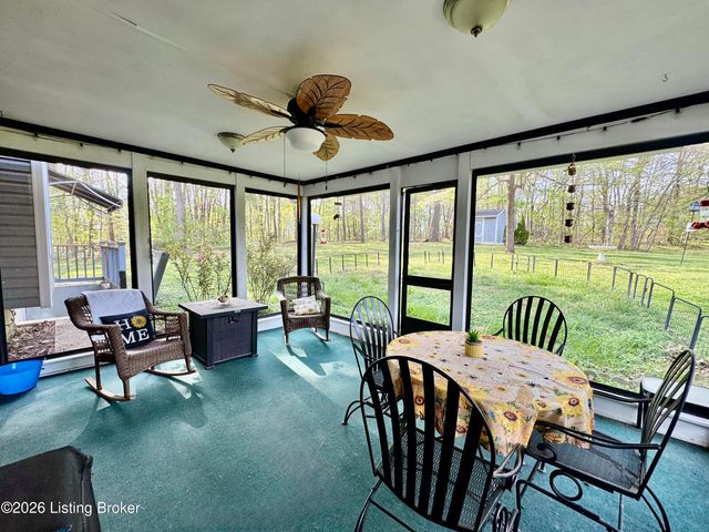 574 Pine Creek Rd, Shepherdsville, KY 40165