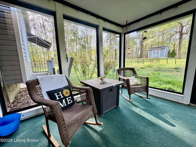 574 Pine Creek Rd, Shepherdsville, KY 40165