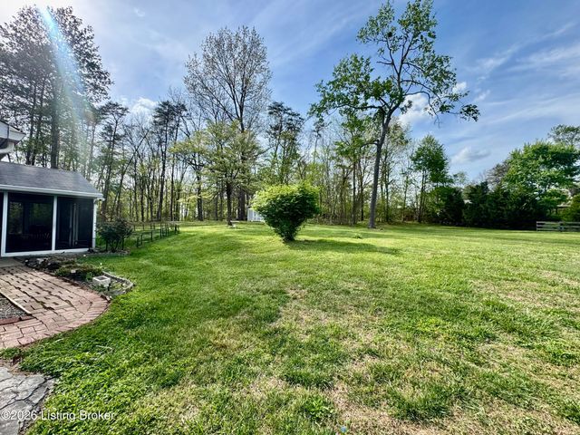 574 Pine Creek Rd, Shepherdsville, KY 40165