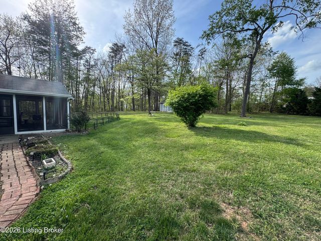 574 Pine Creek Rd, Shepherdsville, KY 40165
